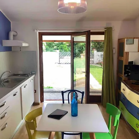 Venice New Studio Wi-fi A/c Garden Parking Kitchen 2+2 펜션