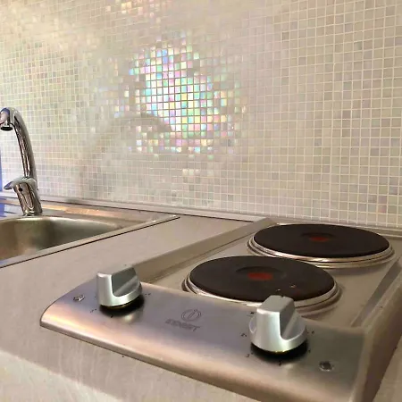 Venice New Studio Wi-fi A/c Garden Parking Kitchen 2+2 בית נופש