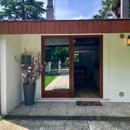 בית נופש Venice New Studio Wi-fi A/c Garden Parking Kitchen 2+2
