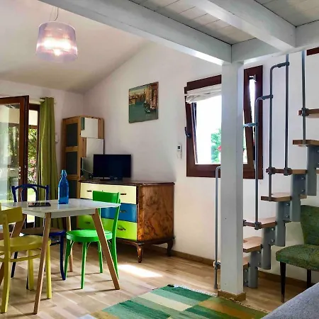 בית נופש Venice New Studio Wi-fi A/c Garden Parking Kitchen 2+2 *