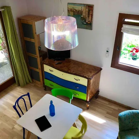 Venice New Studio Wi-fi A/c Garden Parking Kitchen 2+2 펜션